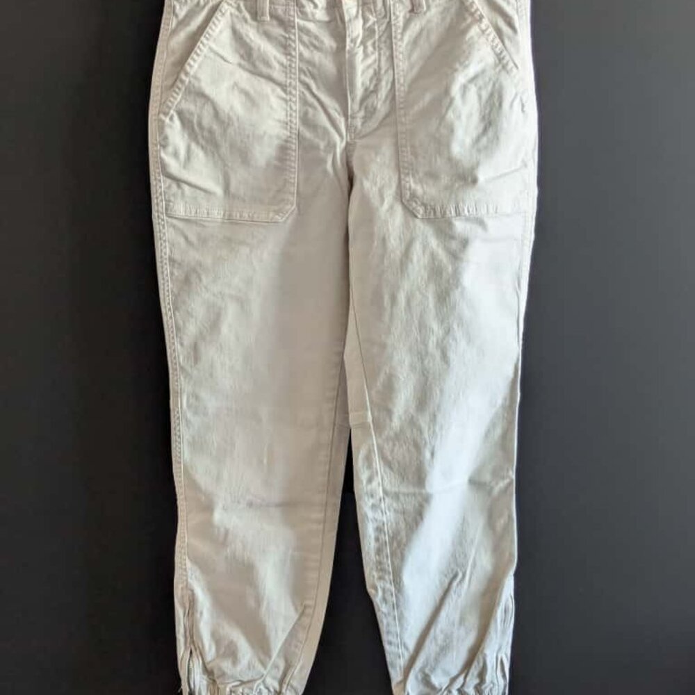 Banana Republic Pants Size 4S, buttercream, NWOT. Leg length 26